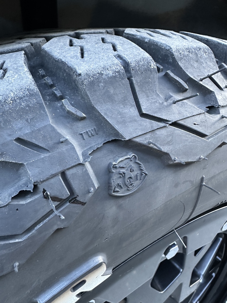 Black Bear AT2 255/55 R18 120/118S